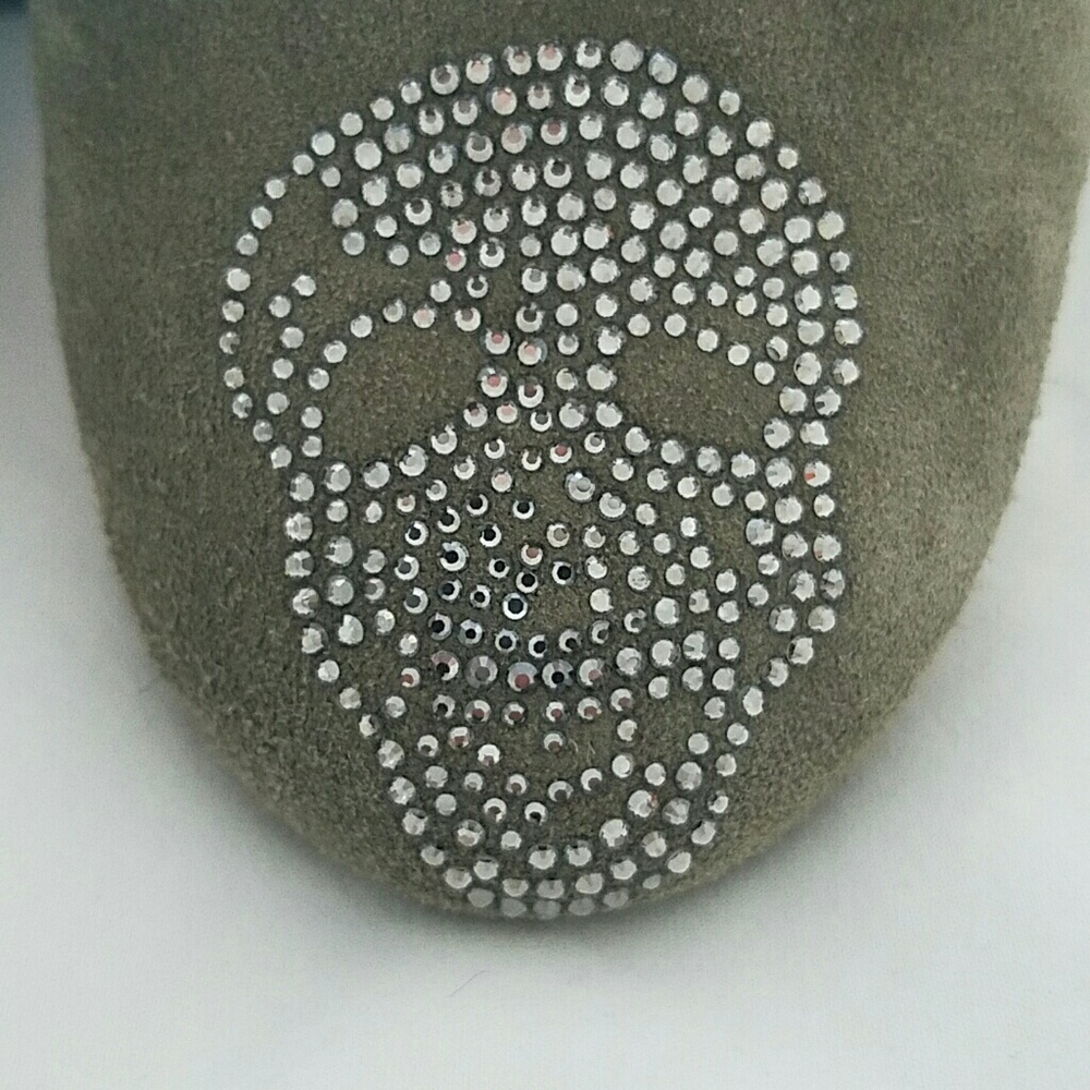 EUC Giuseppe Zanotti Skull green suede flats. SZ 9 PUNK.